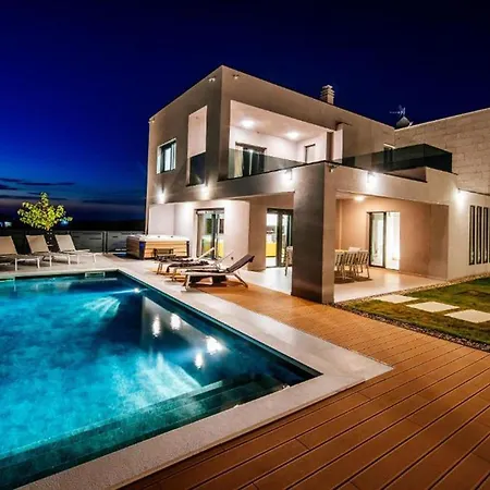 Luxurious In * Debeljak