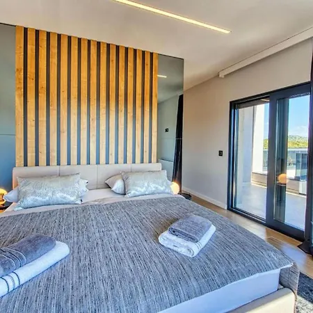 Luxurious In Debeljak