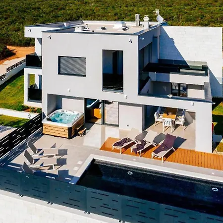 Luxurious In *