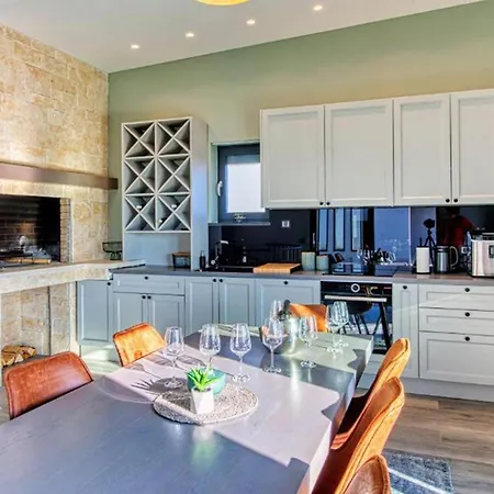 Awesome In Σπίτι διακοπών Debeljak