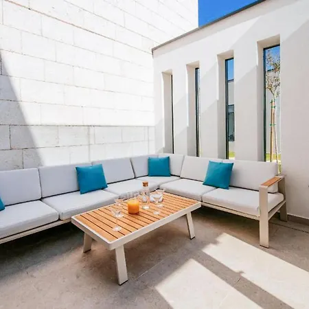 Prázdninový dům Luxurious In Debeljak